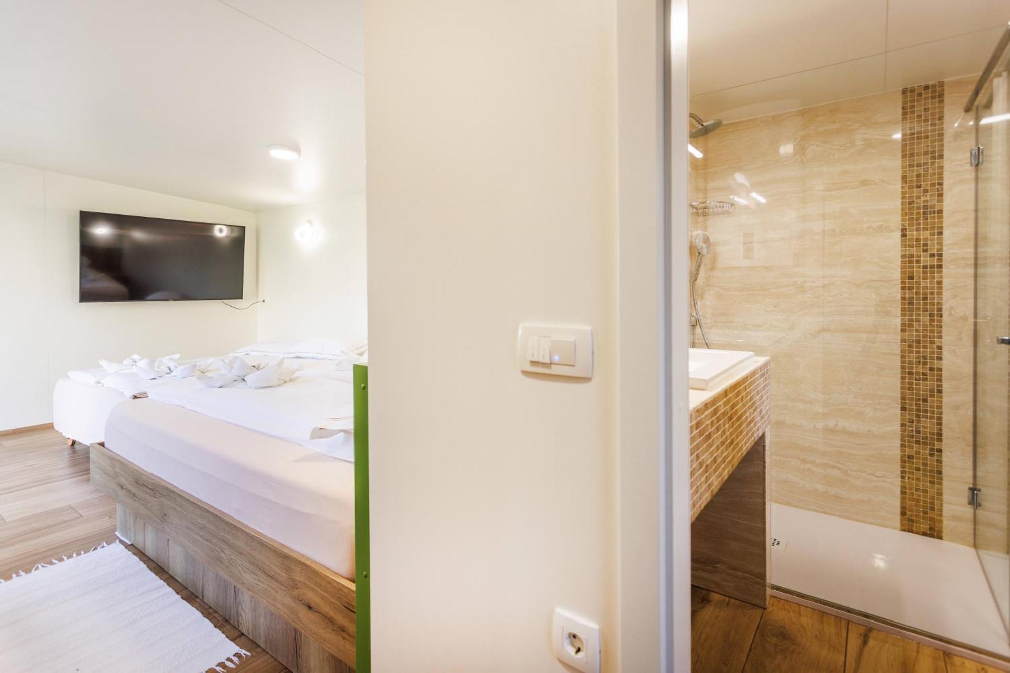 Hotel Mobile House Vegov Hram Dol pri Ljubljani Exterior foto